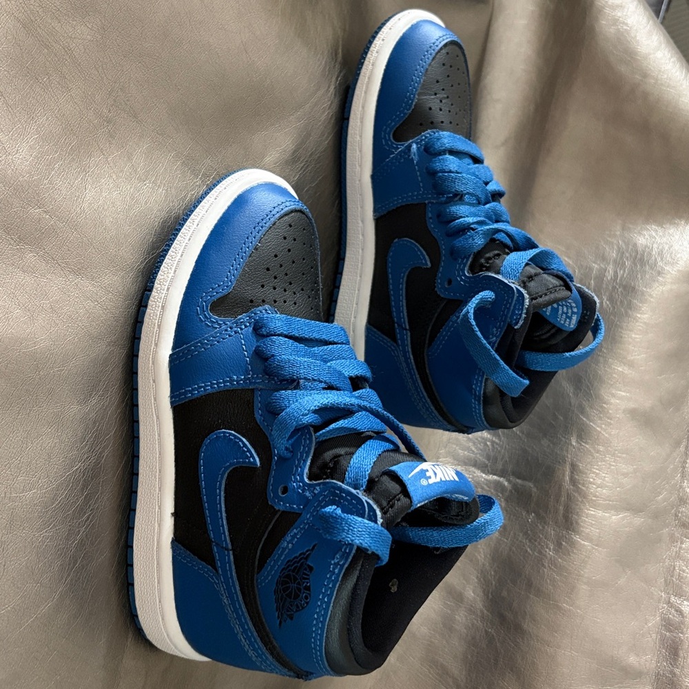 Kids 11c Jordan Retro High OG in Dark Marina Blue and Black - Picture 7 of 10